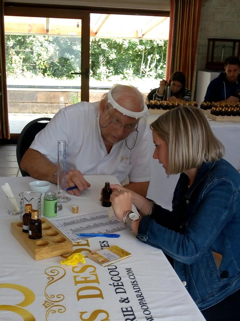 Créer soi-même son parfum personnel tel est le but des Ateliers de la Parfumerie ÔÔ Paradis des Sens à Walcourt