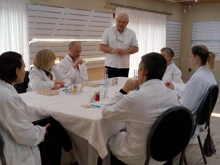 Soirée privée pour créer son parfum à la Parfumerie ÔÔ Paradis des Sens à Walcourt
