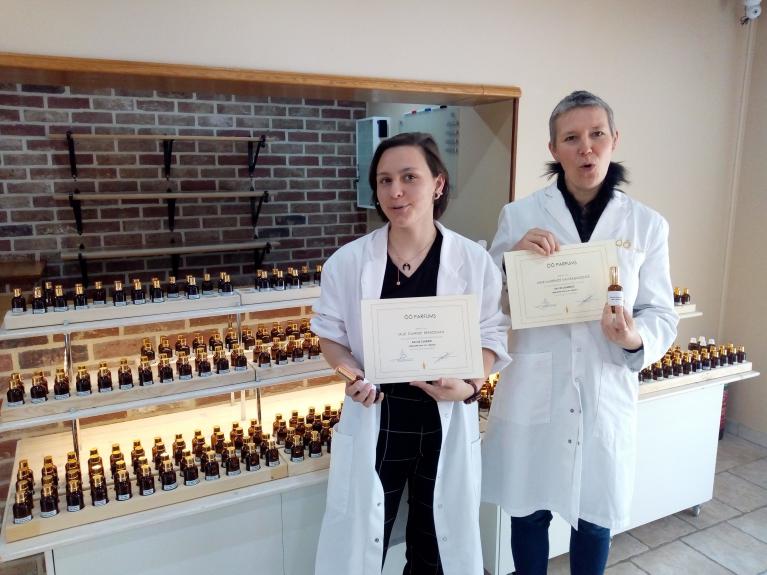 Bien Mieux qu'un Diplôme de Parfumeur en herbe ... un véritable Certificat de Propriété remis par la Parfumerie ÔÔ Paradis des Sens à Walcourt en Belgique