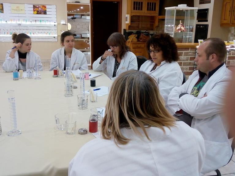 Apprendre à créer son Parfum personnel à la Parfumerie ÔÔ Paradis des Sens à Walcourt