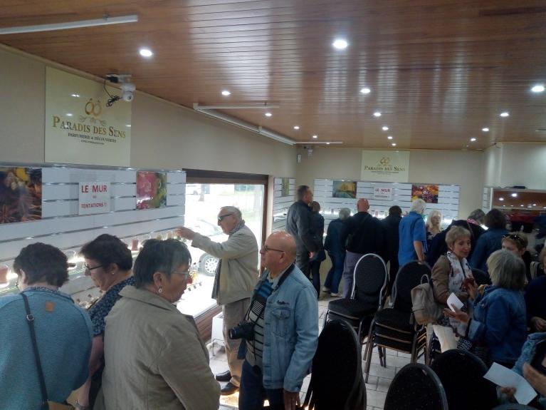Visite de la Parfumerie ÔÔ Paradis des Sens à Walcourt en Belgique, on vient de loin pour découvrir ce lieu très innovant !