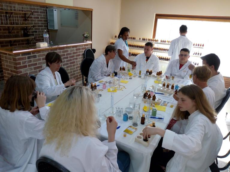 Ateliers pour créer son Parfum à la Parfumerie ÔÔ Paradis des Sens à Walcourt