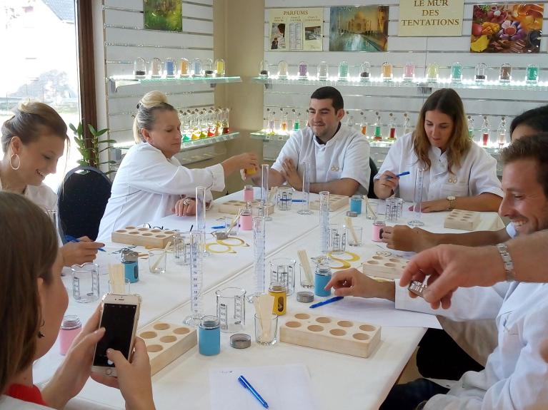 Soirée Privée pour créer des Eaux de Parfum d'exception à la Parfumerie ÔÔ Paradis des Sens à Walcourt ou chez Vous !!
