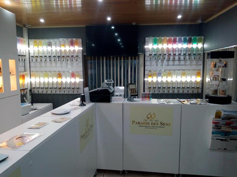 Bar à Parfums de la Parfumerie ÔÔ Paradis des Sens à Walcourt