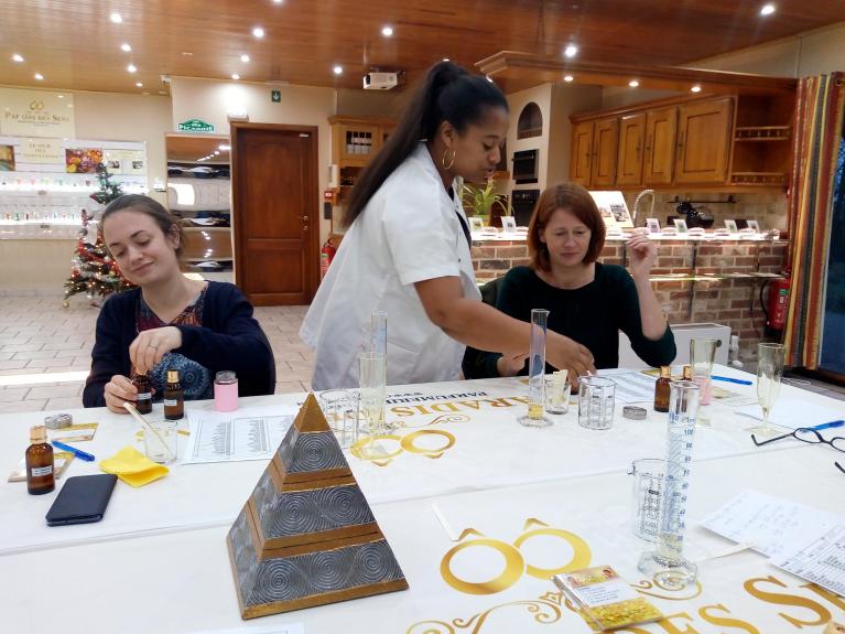 Créer son parfum lors d'un Atelier à la Parfumerie ÔÔ Paradis des Sens à Walcourt