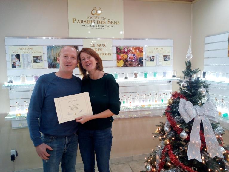 Activité pour couple En amoureux on crée d'excellents Parfums à la Parfumerie ÔÔ Paradis des Sens à Walcourt