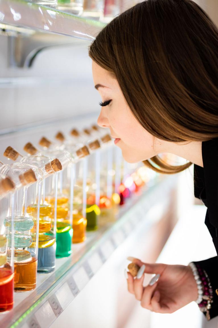 Devenir parfumeuse en apprenant à la Parfumerie ÔÔ Paradis des Sens à Walcourt