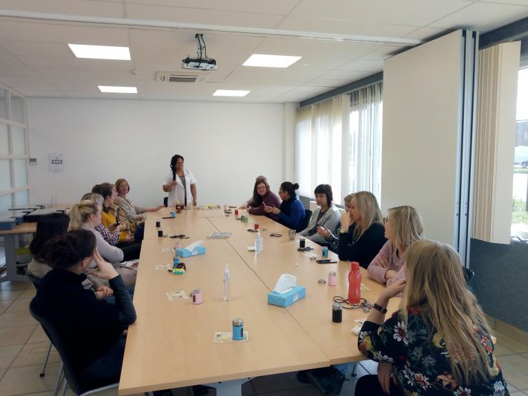 Atelier spécial pour la Journée de la Femme (organisé en entreprise à Mouscron)