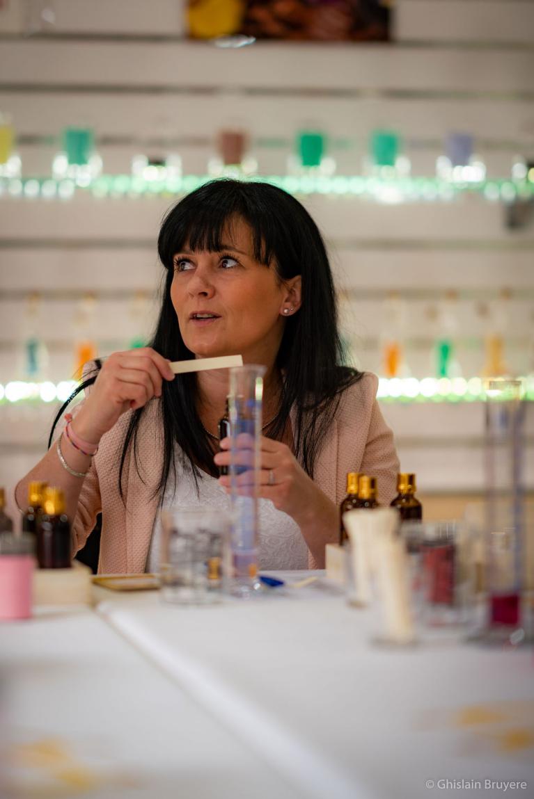 Créer son propre Parfum c'est une activité ludique et très instructive ... c'est la Spécialité de la Parfumerie ÔÔ Paradis des Sens qui attire des milliers de visiteurs chaque année !