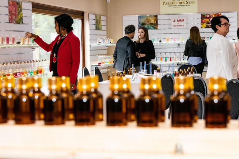 Entre amis, en famille, en couple ou simplement en individuel, venez découvrir vous aussi les trésors de la Parfumerie ÔÔ Paradis des Sens à Walcourt 5650 Belgique